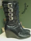 icon bombshell boots - side.webp