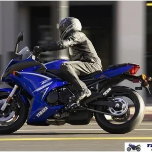 09SPBK_FZ6R_Bl_A1_C_013_94c1bbaa