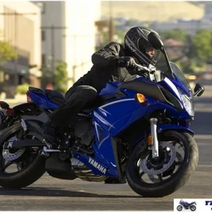 09SPBK_FZ6R_Bl_A1_C_029_e40e2423