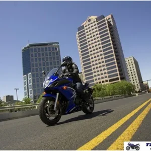 09SPBK_FZ6R_Bl_A1_C_047_be11ca4e