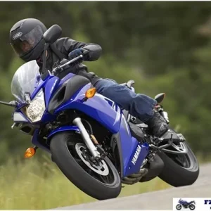 09SPBK_FZ6R_Bl_A2_Tw_013_5803653a