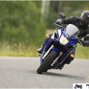 09SPBK_FZ6R_Bl_A2_Tw_022_df164728