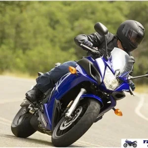 09SPBK_FZ6R_Bl_A2_Tw_039_68818954