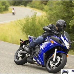 09SPBK_FZ6R_Bl_A2_Tw_055_8ff0a51c