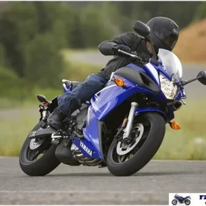 09SPBK_FZ6R_Bl_A2_Tw_123_f2a10f50