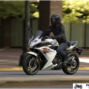 09SPBK_FZ6R_W_A1_C_024_1a53772c