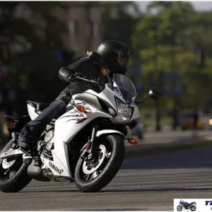 09SPBK_FZ6R_W_A1_C_075_ff9b399d