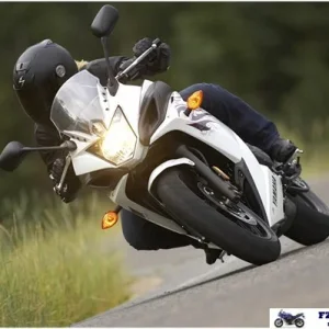 09SPBK_FZ6R_W_A2_Tw_006_40d263de