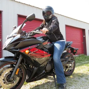 Wifey on FZ6R