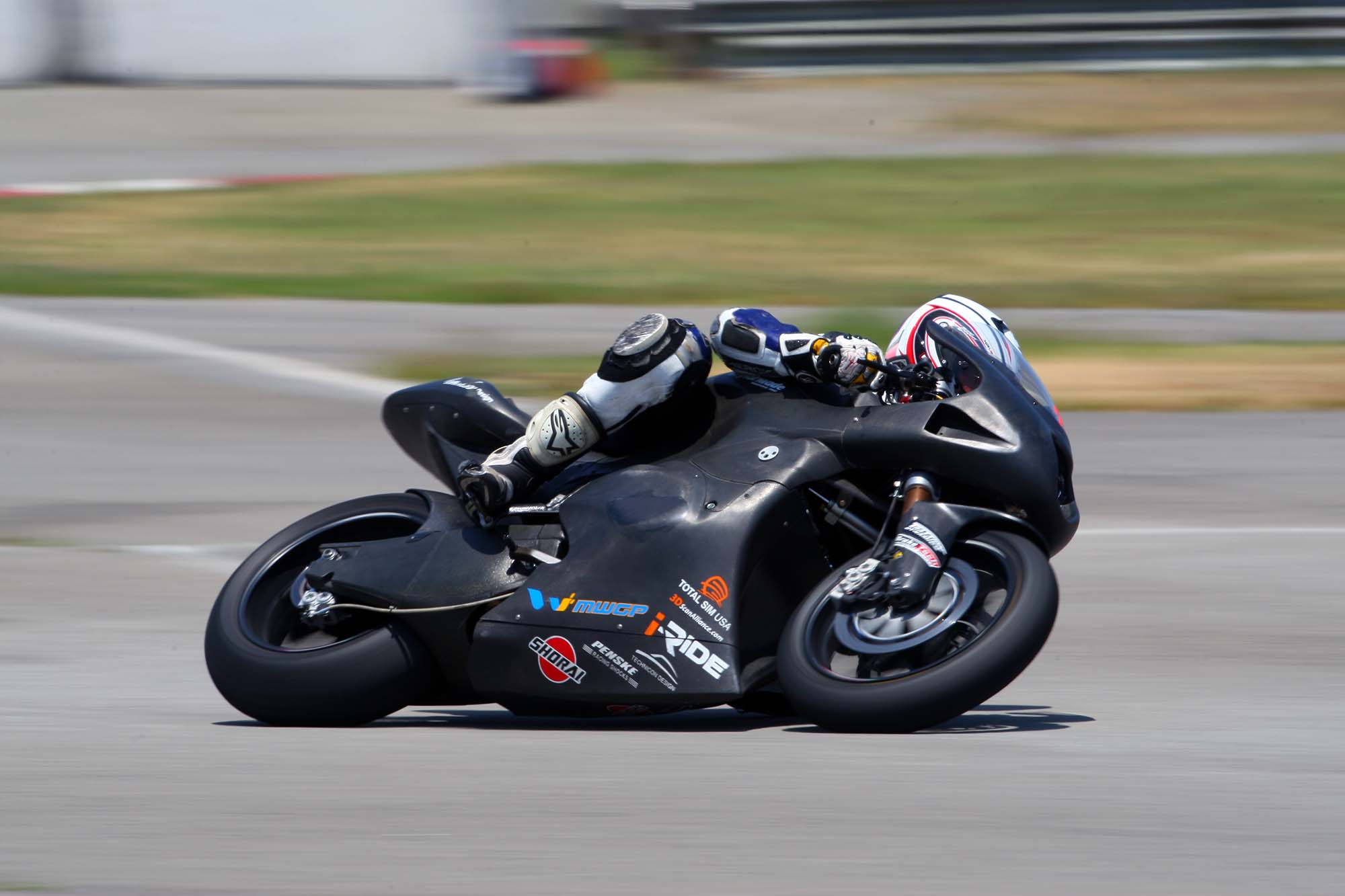 Taylormade-Carbon2-moto2-race-bike-03.jpg