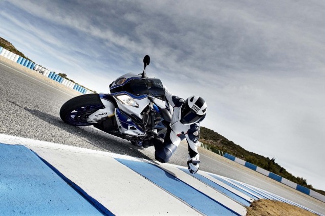 2013-BMW-S1000RR-HP4-85-635x423.jpg