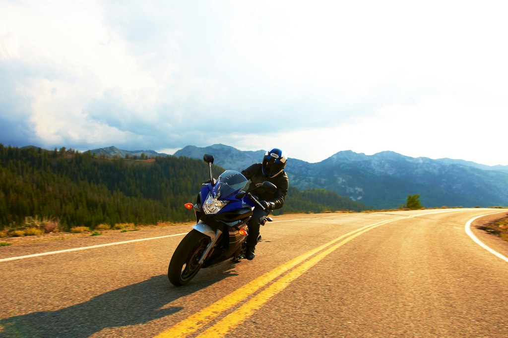 2013-Yamaha-FZ6R-Front.jpg